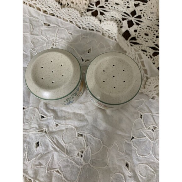 Vintage Lenox Temperware Quakertown 7 hole Salt And Pepper Shakers - Picture 5 of 9